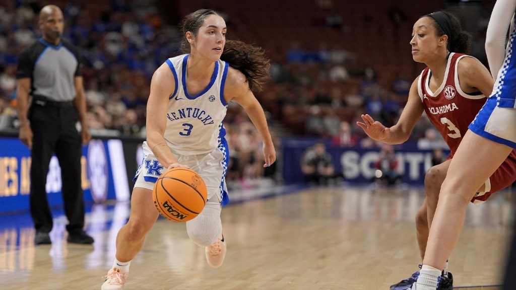 Kentucky Wildcats guard Georgia Amoore (3) goes to the basket against the Oklahoma Sooners during the second half.