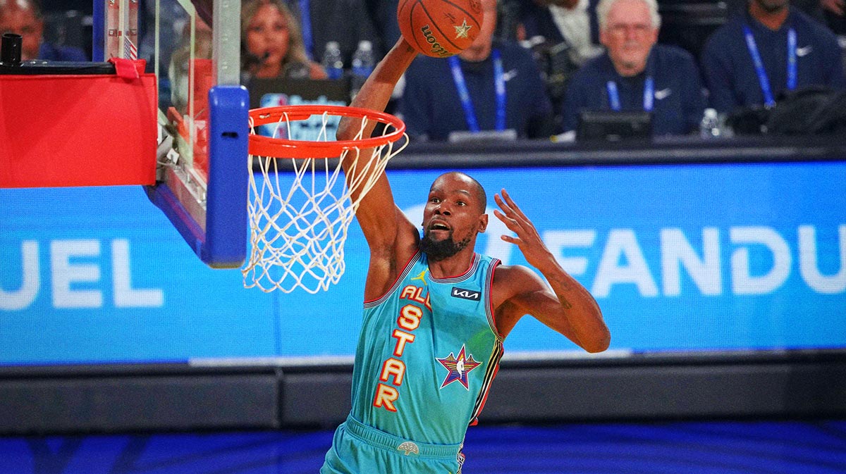 Shaqís OGs forward Kevin Durant (35) of the Sacramento Kings dunks against Candaceís Rising Stars during the 2025 NBA All Star Game at Chase Center.