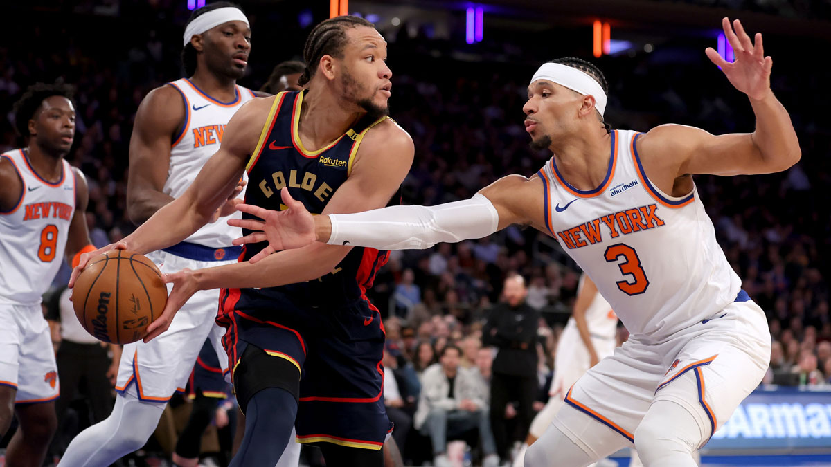 Golden State Warriors forward Kevin Knox II (31) looks to pass the ball against New York Knicks guard Josh Hart (3) and forward Precious Achiuwa (5) during the second quarter at Madison Square Garden. 