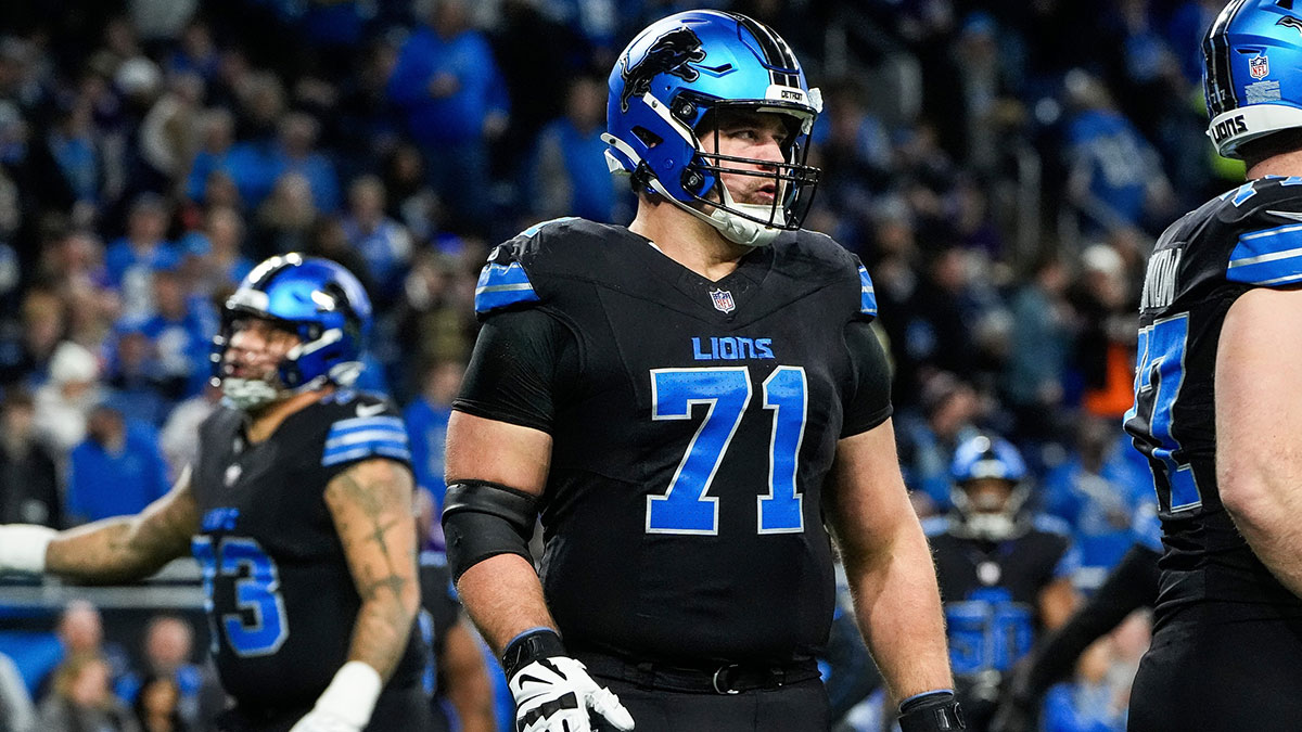 Detroit Lions guard Kevin Zeitler (71) warms up before the game between Detroit Lions and Minnesota Vikings at Ford Field in Detroit on Sunday, Jan. 5, 2025.