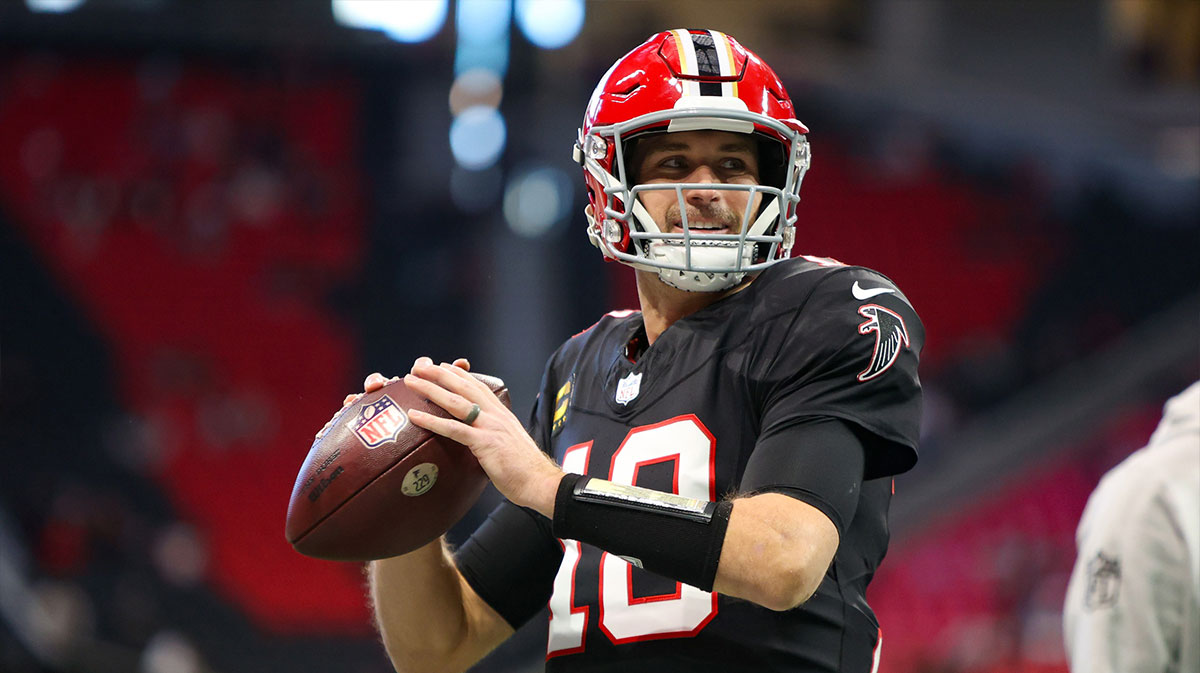 Atlanta Falcons quarterback Kirk Cousins (18) prepares for a game against the New York Giants at Mercedes-Benz Stadium.