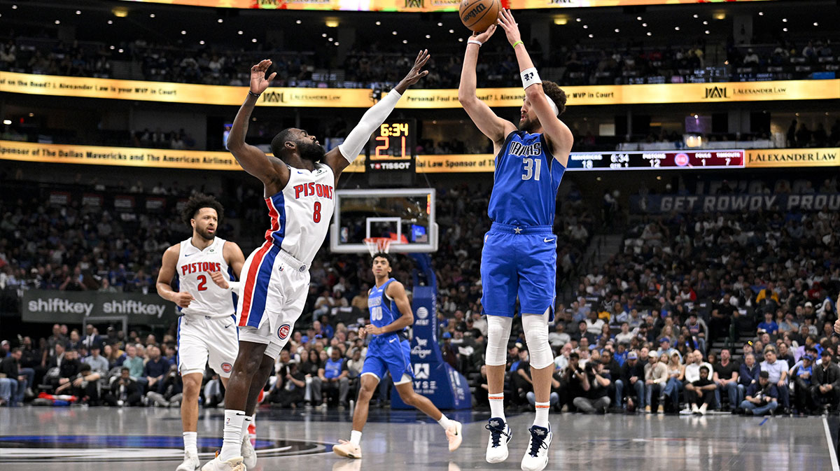 Dallas Mavericks guard Klay Thompson (31) shoots three point shot over Detroit Pistons forward Tim Hardaway Jr. (8) during the first quarter at the American Airlines Center.
