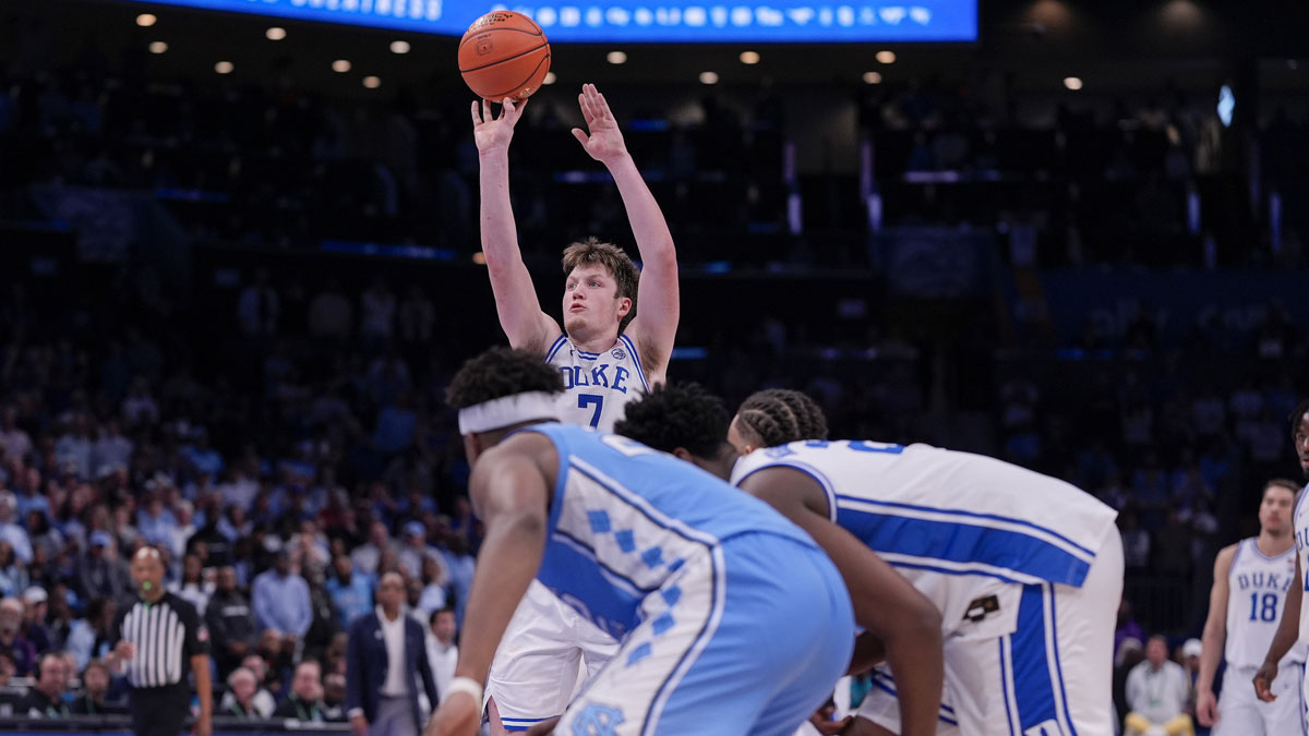 Duke Blue Devils guard Kon Knueppel (7) shoots the deciding free throws to win over North Carolina Tar Heels during the second half at Spectrum Center