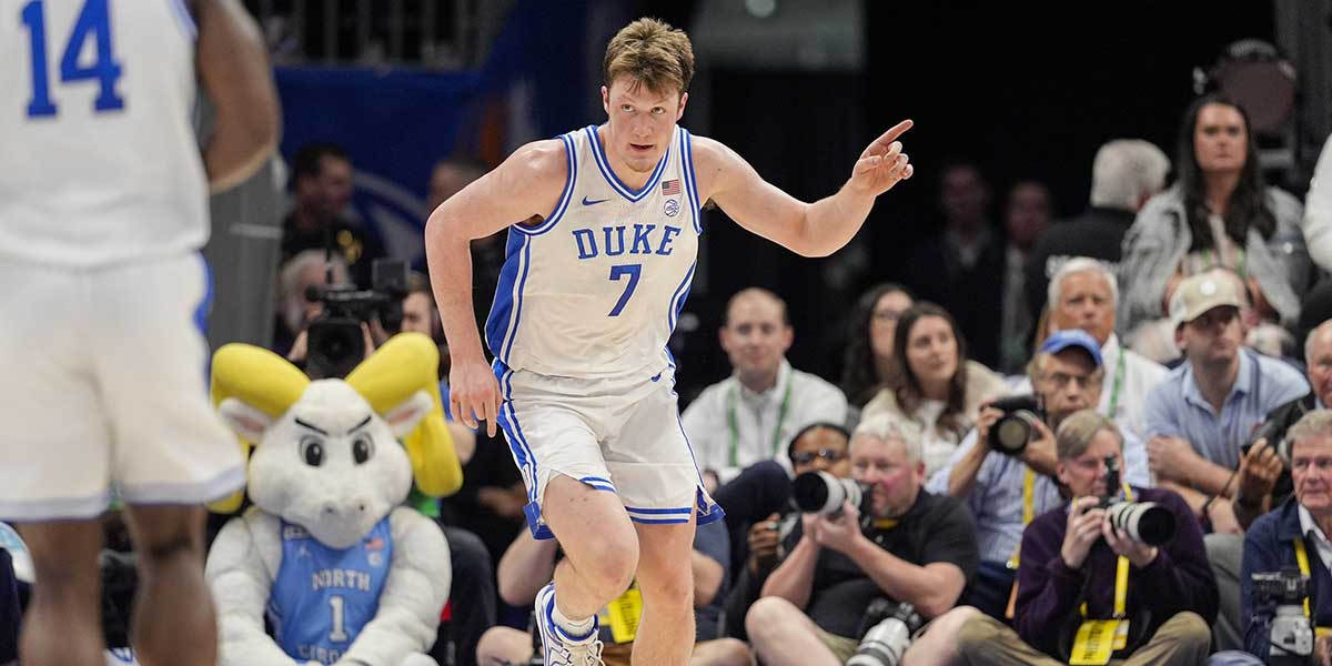 Duke Blue Devils guard Kon Knueppel (7) signals after a three point shot against the North Carolina Tar Heels during the first half at Spectrum Center.