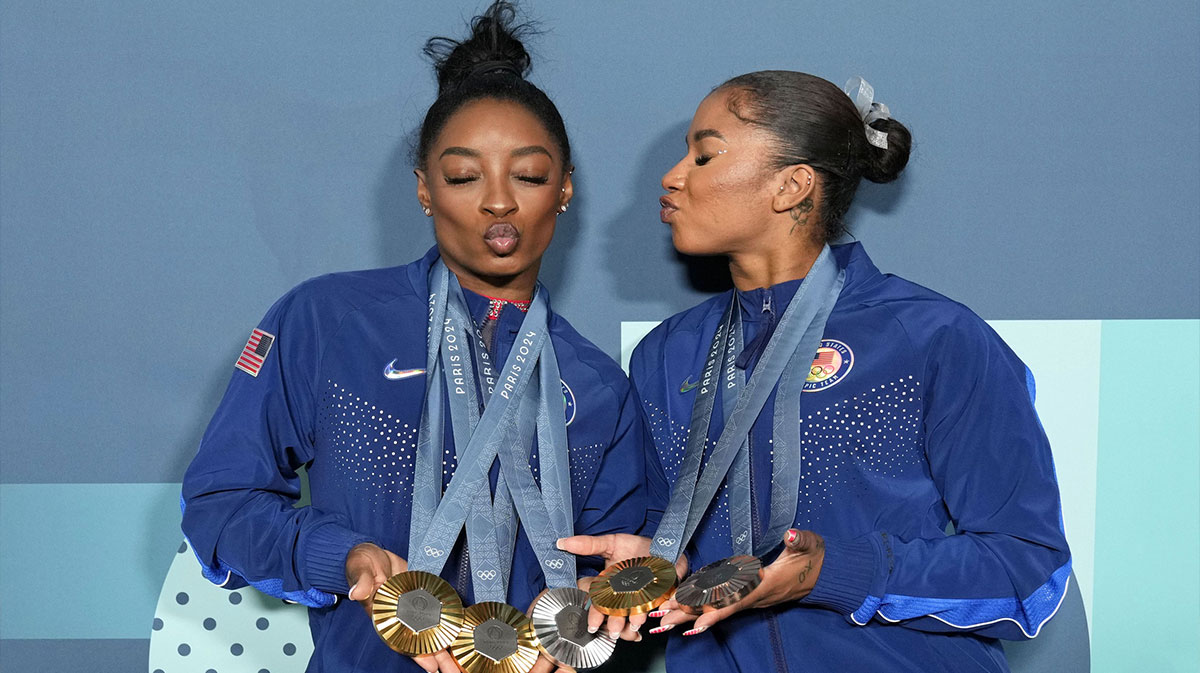 Jordan Chiles Simone Biles