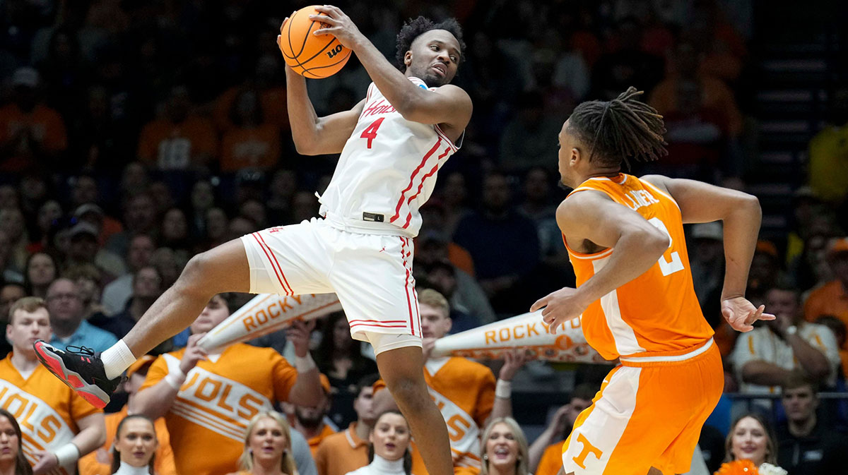 Tennessee Volunteers guard Chaz Lanier (2) guards Houston Cougars guard L.J. Cryer (4) as he gains control of the ball during the second half of a game Sunday, March 30, 2025, during the Elite Eight round of the NCAA March Madness tournament at Lucas Oil Stadium in Indianapolis. Houston defeated Tennessee 69-50.