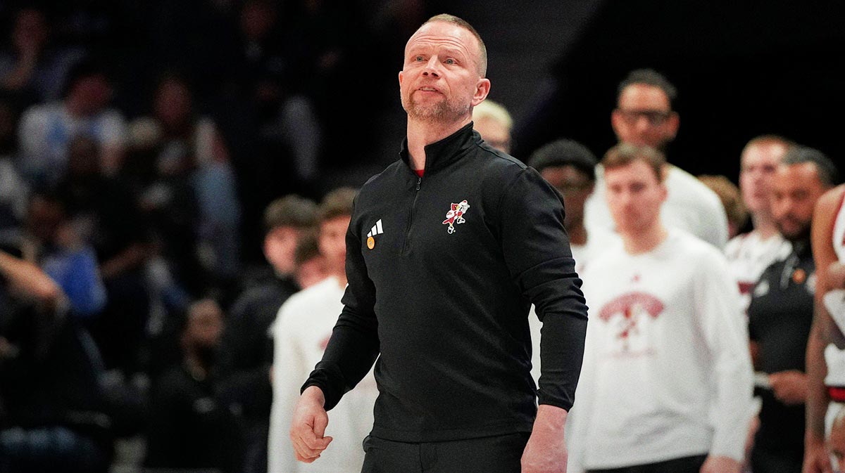 Louisville Cardinals head coach Pat Kelsey reacts in the first half at Spectrum Center.