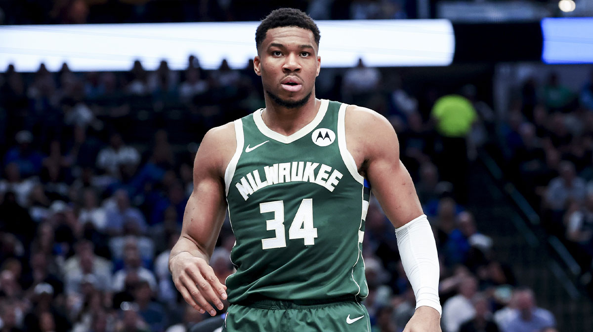 Milvaukee Bucks Next Giannis Antetokounpus (34) reacts against Dallas Mavericks during the first half in the center of American Airlines.