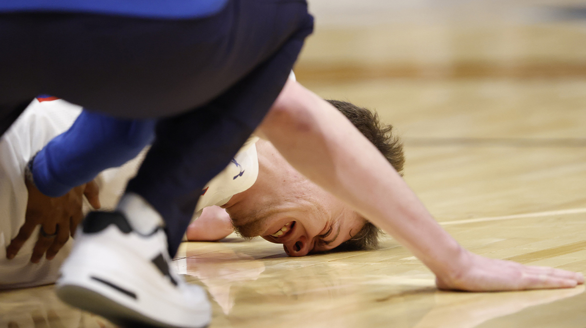 Mount St. Mary’s Mountaineers’ gesture to injured Matt Rogers is what it’s all about