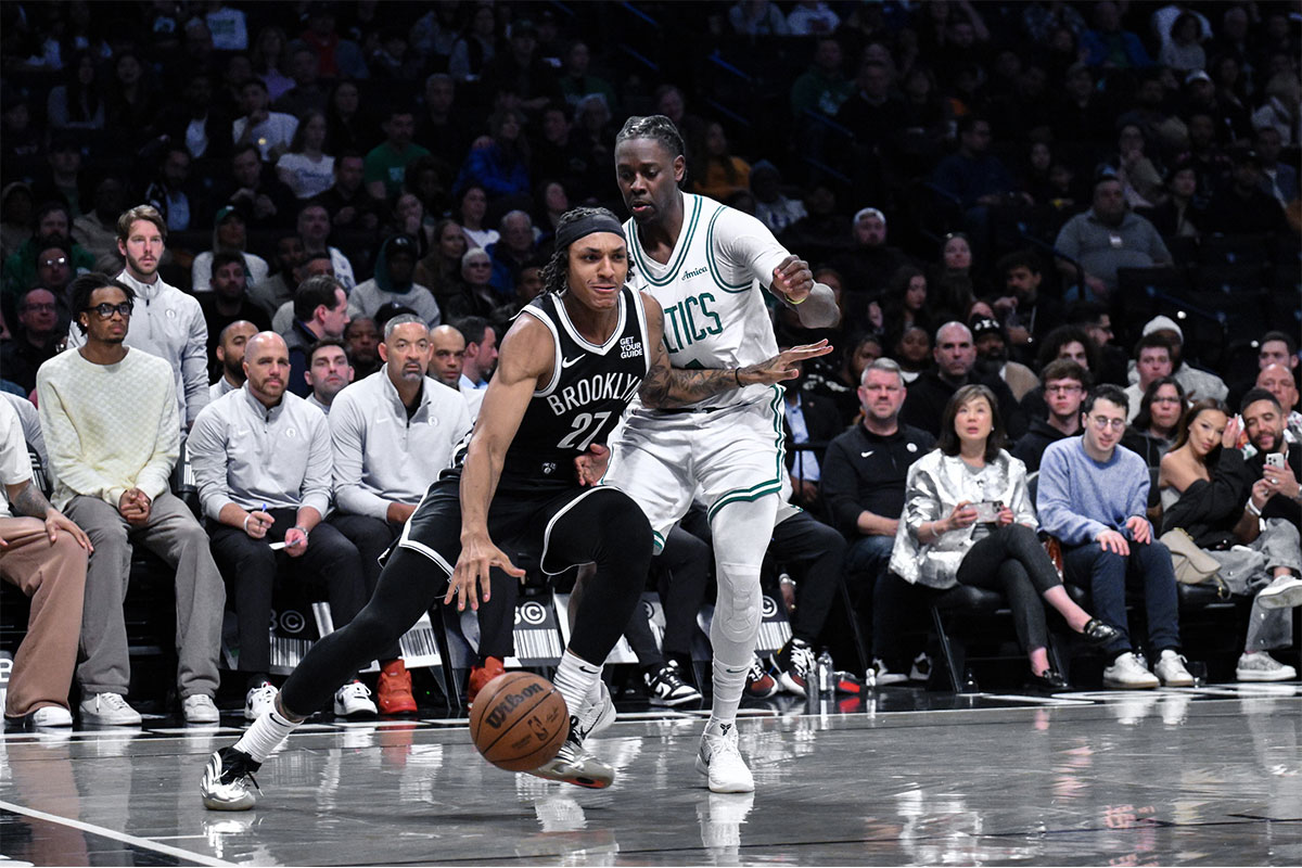 Brooklyn Nets striker Maxwell Lewis (27 years old) passes in front of the Celtic goalkeeper of Boston Jrue Holiday (4) during the first half at the Barclays Center.