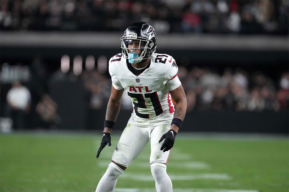 Atlanta Falcons cornerback Mike Hughes (21) against the Las Vegas Raiders in the second half at Allegiant Stadium.