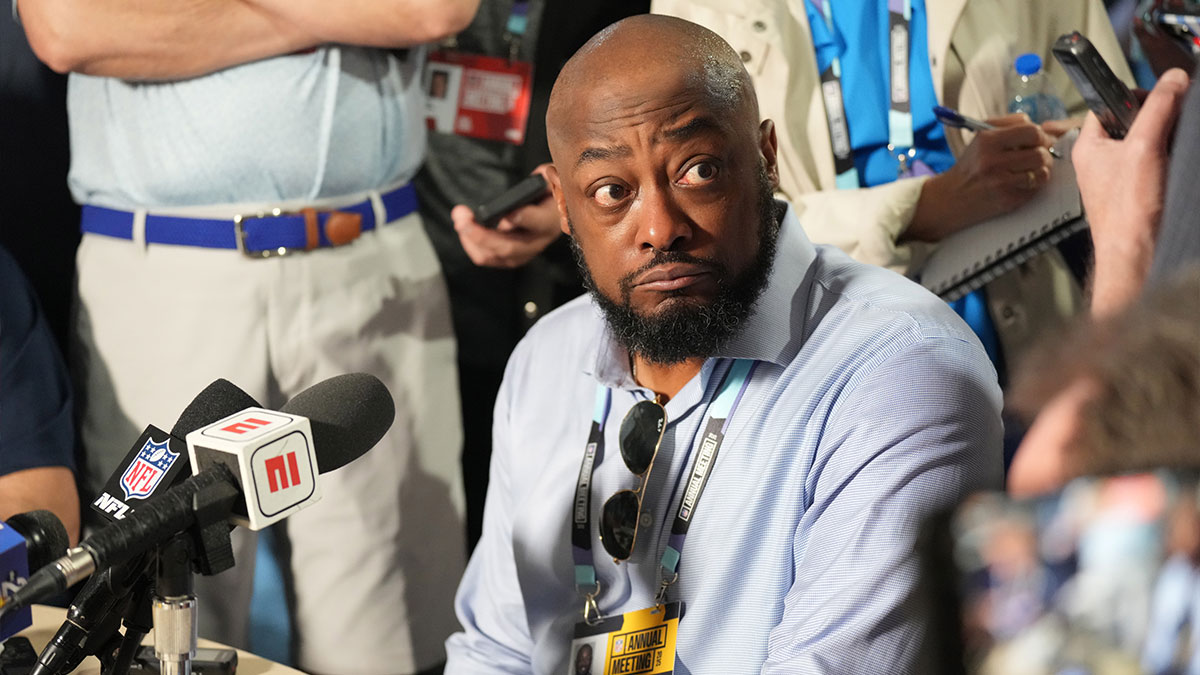 Pittsburgh Steelers head coach Mike Tomlin answers questions from the medianduring the NFL Annual League Meeting at The Breakers.