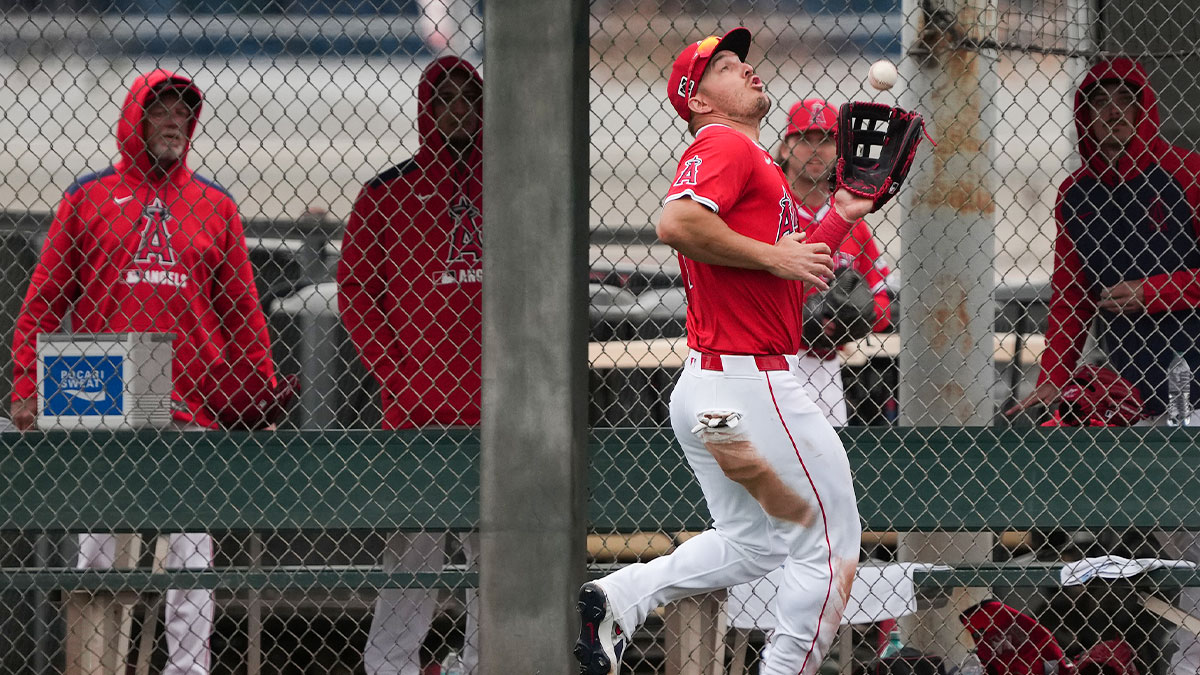 Los Angeles Angels outfielder Mike Trout (27) makes the over the shoulder catch for an out against the Kansas City Royals in the third inning at Tempe Diablo Stadium. 