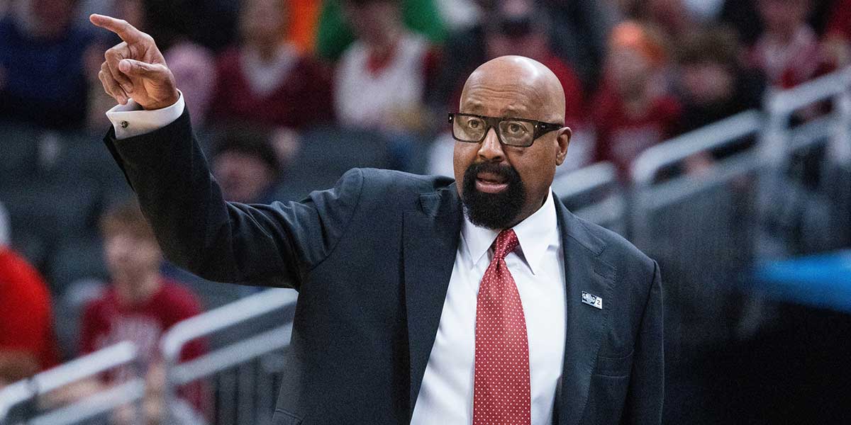 Indiana Hoosiers head coach Mike Woodson in the first half against the Oregon Ducks at Gainbridge Fieldhouse. Mandatory Credit: Trevor Ruszkowski-Imagn Images