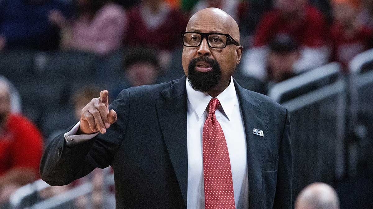 Indiana Hoosiers head coach Mike Woodson in the first half against the Oregon Ducks at Gainbridge Fieldhouse.