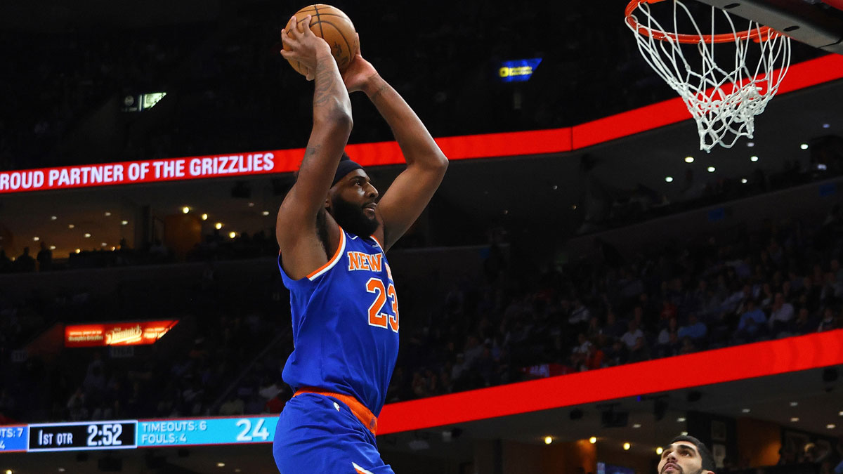 New York Knicks Center Mitchell Robinson (23) Dunks during the first trimester against Memphis Grizzlies in FedExforum.