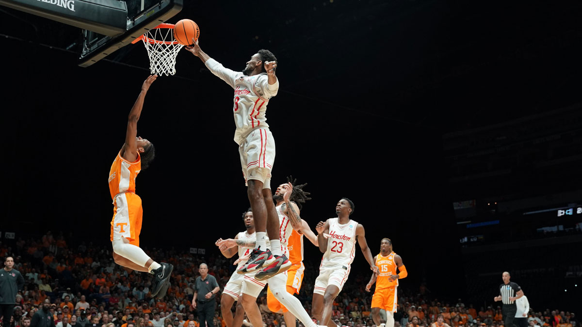 Tennessee Volunteers guard Zakai Zeigler (5) shoots the ball against Houston Cougars guard Mylik Wilson (8) in the first half during the Midwest Regional final of the 2025 NCAA tournament at Lucas Oil Stadium.