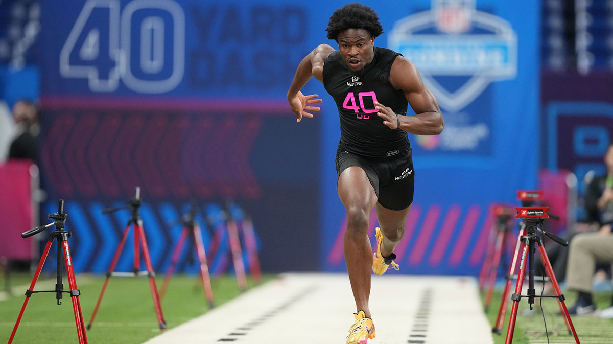 South Carolina defensive back Nick Emmanwori (DB40) runs in the 40 yard dash during the 2025 NFL Combine at Lucas Oil Stadium.