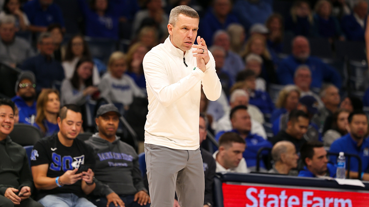 North Texas Mean Green head coach Ross Hodge reacts against the Memphis Tigers during the second half at FedExForum.