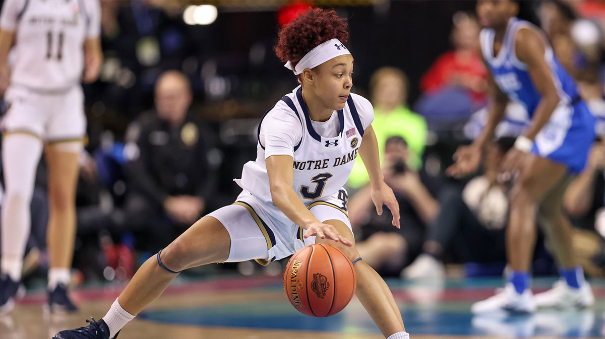 Notre Dame Fighting Irish guard Hannah Hidalgo (3) handles the ball during the second quarter against Duke Blue Devils.
