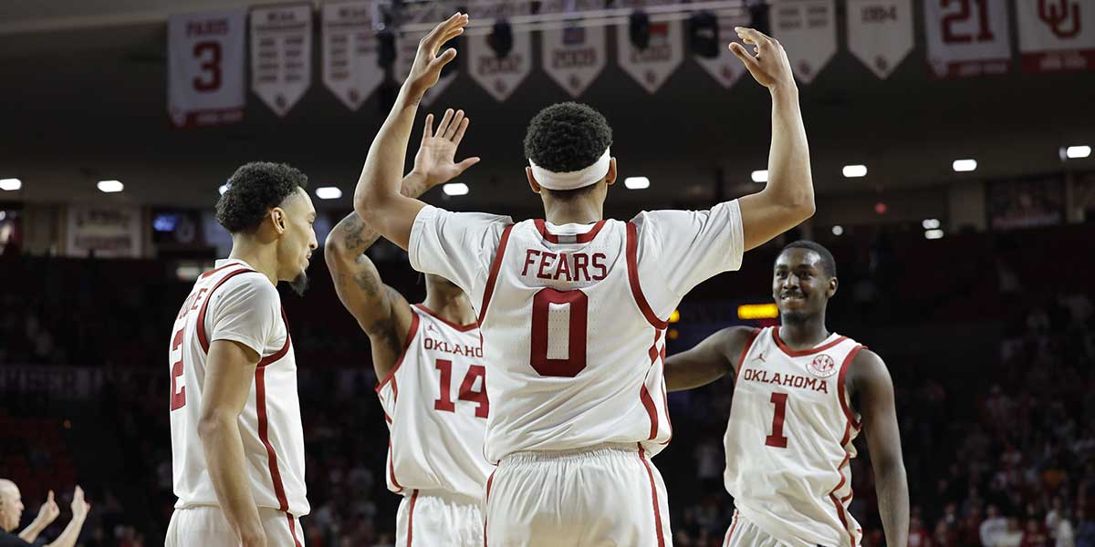 Oklahoma before Jeremiah Fears (0) gestures of the guards after achieving Missouri Tigers during the second half in the Noble Center Lloyd.