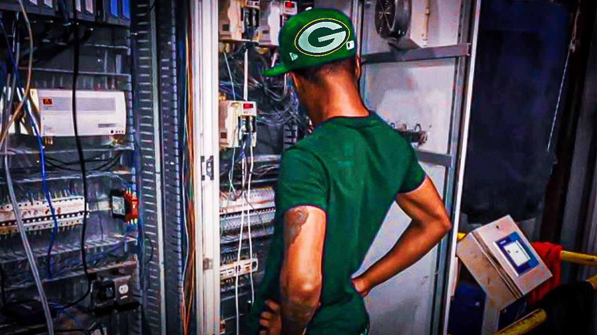 The IT guy meme with a Packer cap.