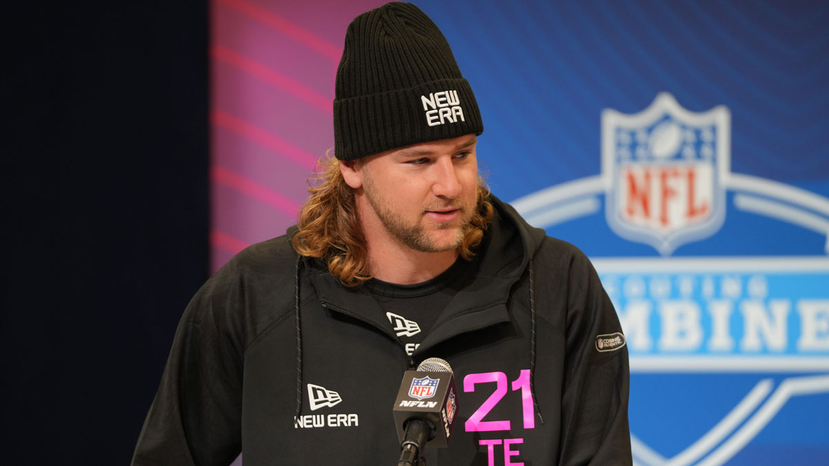 Pen State tight end Tyler Warren speaks to the media at the 2025 NFL Combine.