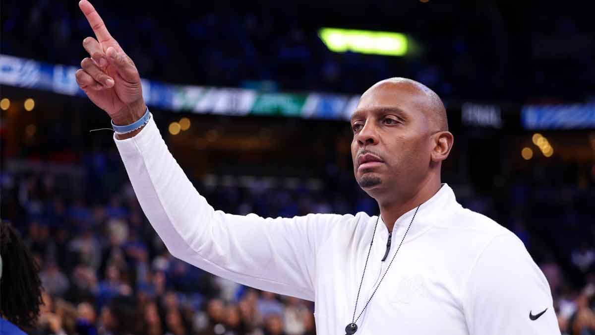 Memphis Tigers Head Coach Penny Hardaway reacts after winning the game against the South Florida Bulls at FedExForum.