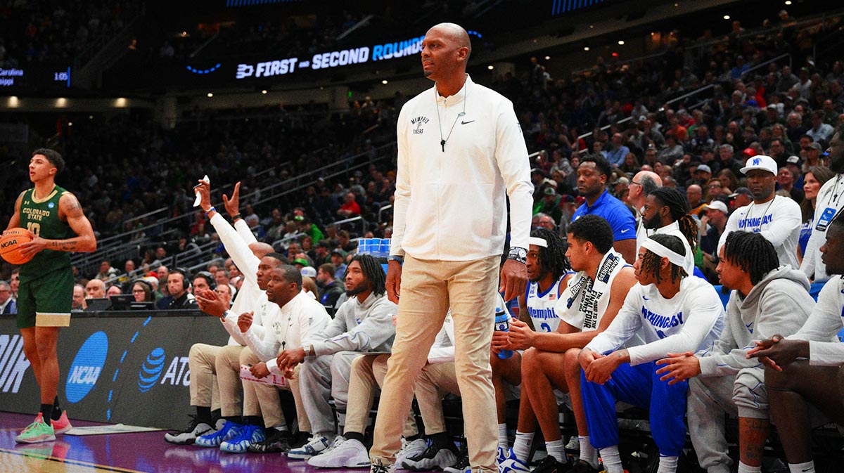 Memphis Tigers head coach Penny Hardaway reacts during the first half against Colorado State Rams at Climate Pledge Arena.