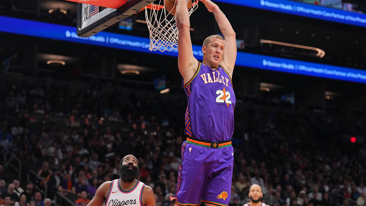 Phoenix Suns center Mason Plumlee (22) dunks against the LA Clippers during the second half at PHX Center.