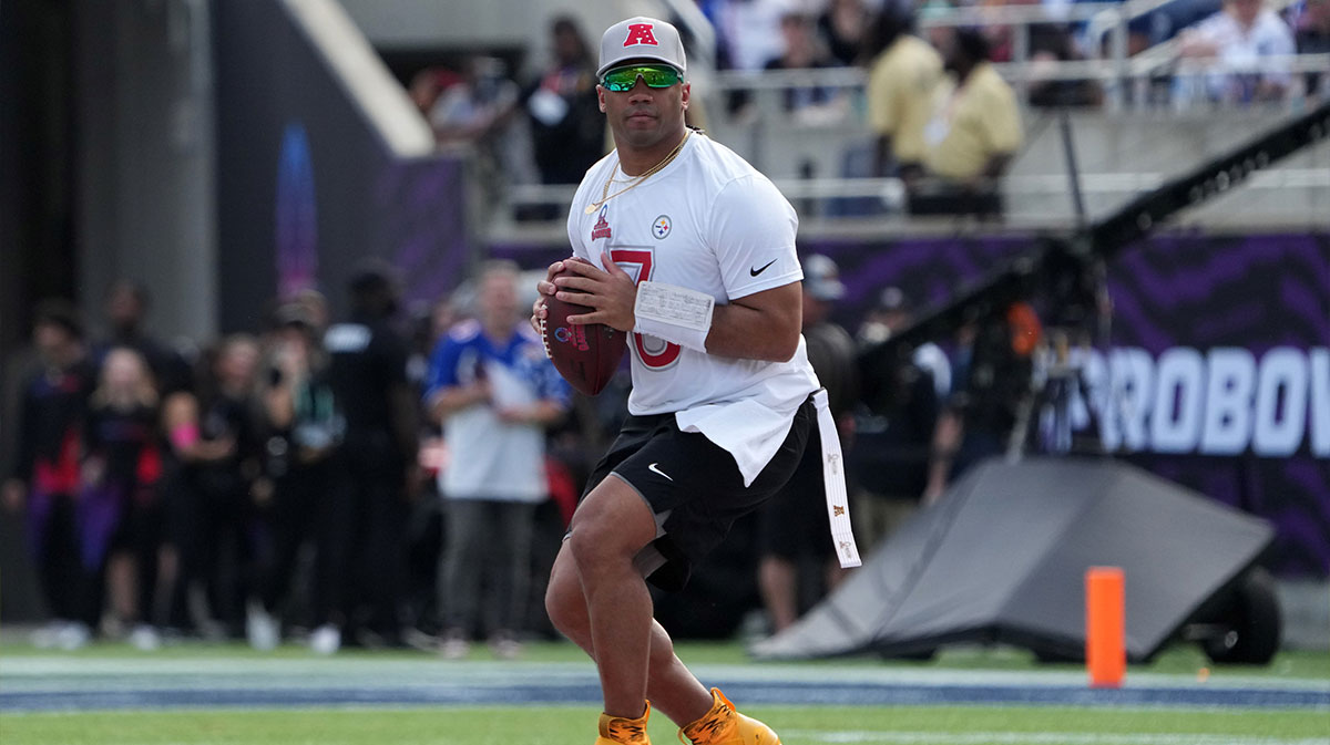 AFC quarterback Russell Wilson of the Pittsburgh Steelers (3) throws the ball during the 2025 Pro Bowl Games at Camping World Stadium.