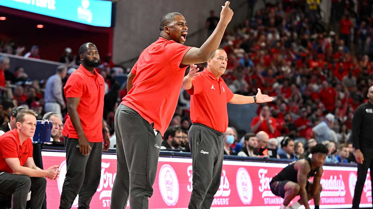 Houston Cougars assistant coach Quannas White reacts during the second half against the Memphis Tigers at Fertitta Center.
