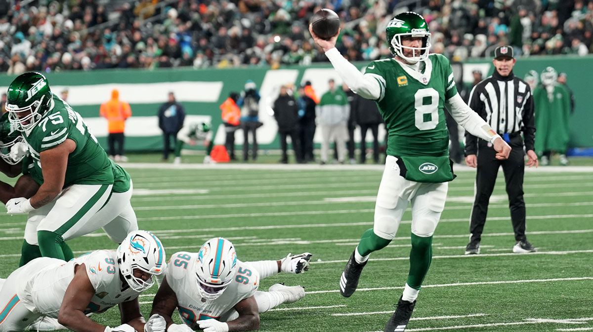 New York Jets quarterback Aaron Rodgers (8) throws his 500th career touchdown pass in the second quarter of the game against the Miami Dolphins on Jan. 5, 2025, in East Rutherford, N.J. Mandatory Credit: © Kevin R. Wexler / USA TODAY NETWORK via Imagn Images