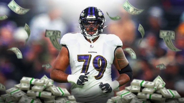 Ravens OT Ronnie Stanley with money all around him