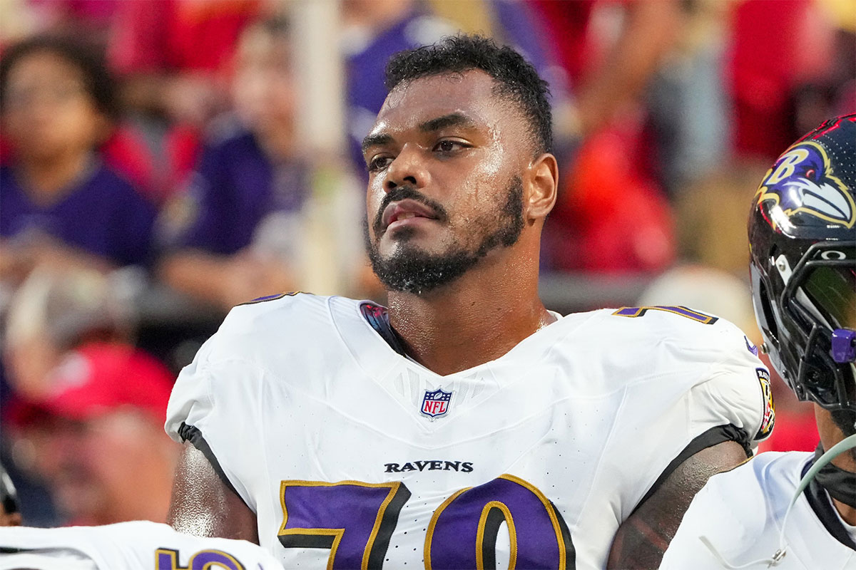 Baltimore Ravens Offensive Accessories Ronnie Stanley (79) In the field before the game against the heads of Kansas Citi in the field of Geha at Arrovhead.