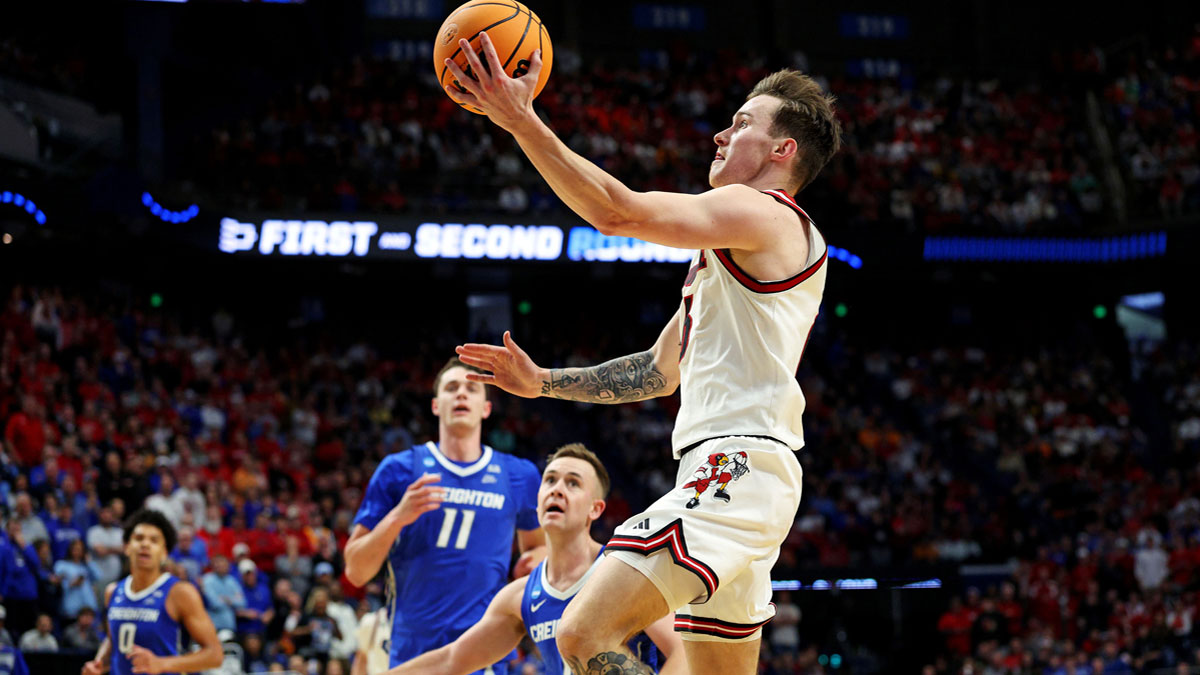 Louisville Cardinals guard Reyne Smith (6) shoots the ball during the second half against the Creighton Bluejays in the first round of the NCAA Tournament at Rupp Arena.