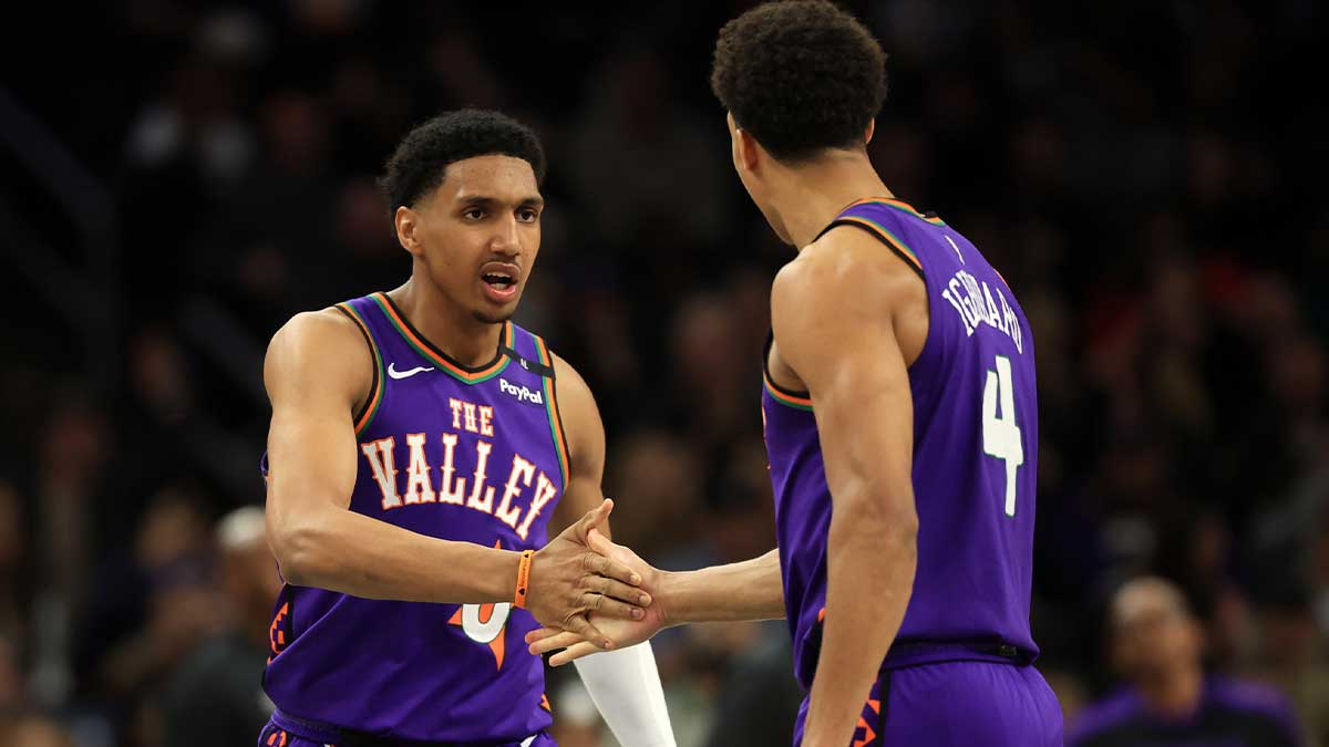 Phoenix Suns forward Ryan Dunn (0) reacts with center Oso Ighodaro (4) during the second half against the Sacramento Kings at Footprint Center.