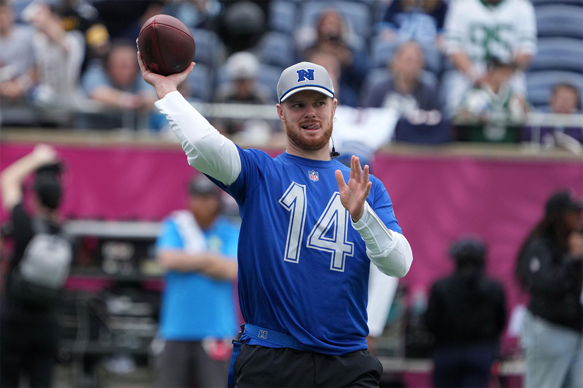 Minnesota Vikings quarterback Sam Darnold (14) throws the ball during NFC Practice for the Pro Bowl Games at Camping World Stadium. 