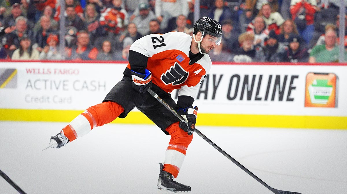 Philadelphia Flyers center Scott Laughton (21) controls the puck on a breakaway against the Edmonton Oilers in the third period at Wells Fargo Center.