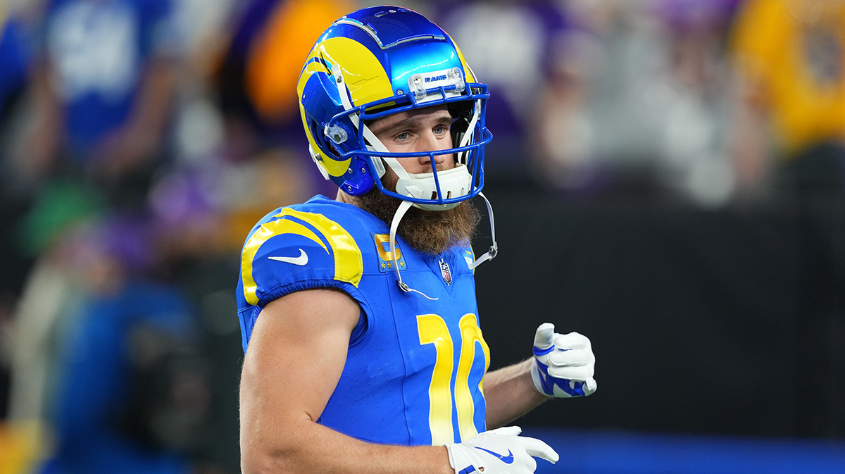 Los Angeles Rams wide receiver Cooper Kupp (10) practices before the NFC wild card game against the Minnesota Vikings at State Farm Stadium.