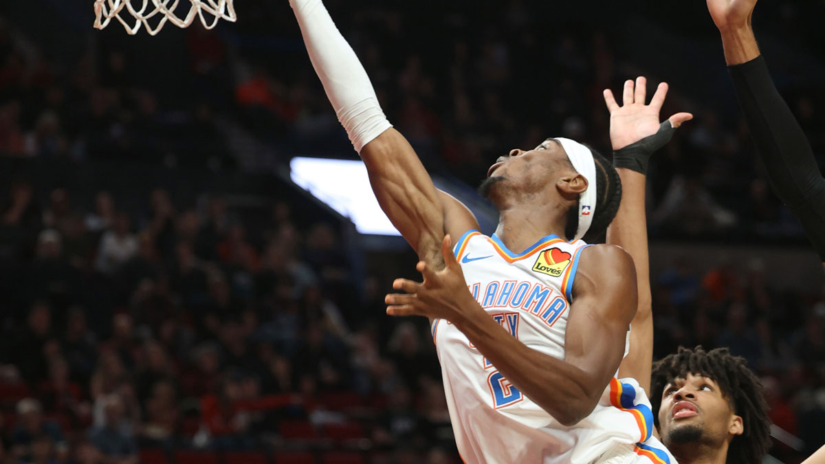 Oklahoma City Thunder Guard Shai Gilgeous-Alexander (2) Shot against Blazers Portland Trail Blazers in the second half in the Fashion Center. 