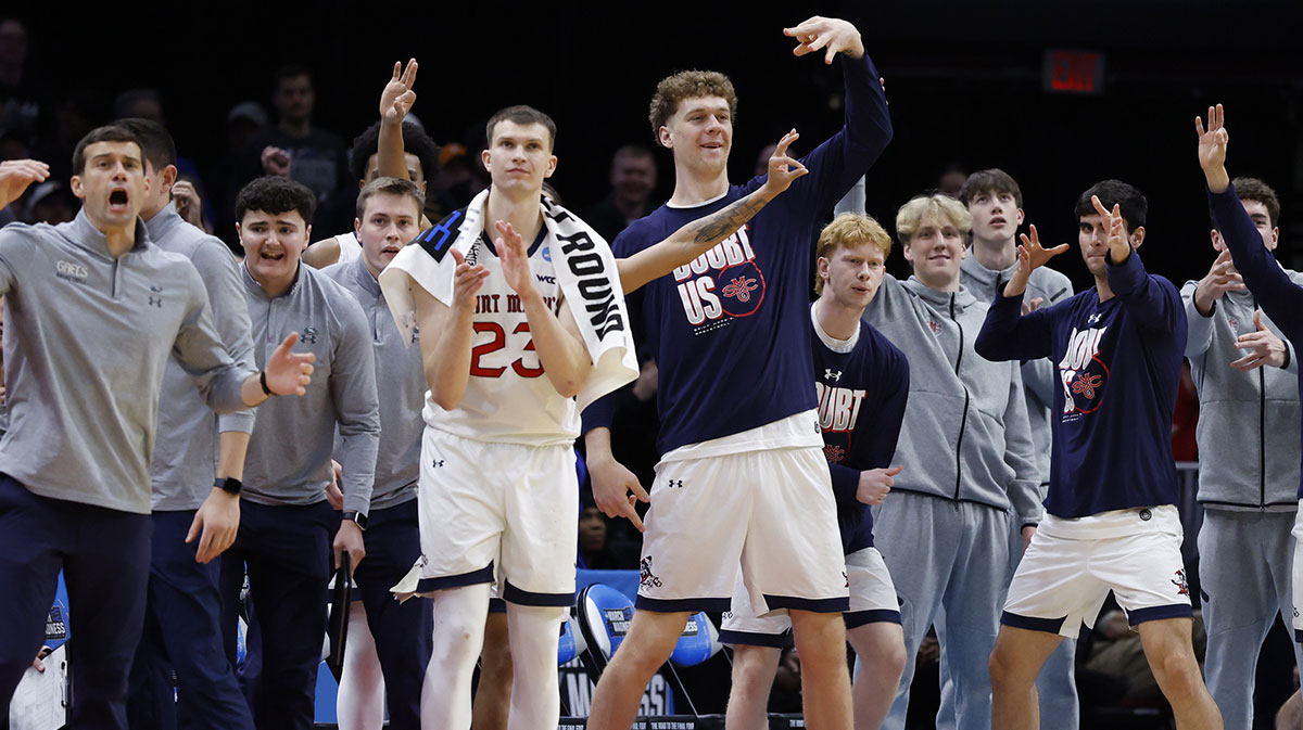 Fans go wild after Saint Mary’s basketball knocks off Vanderbilt with wild sequence