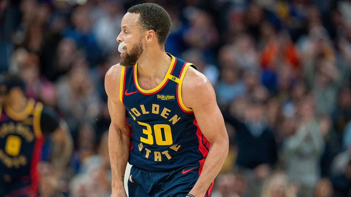 The Golden State Warriors of Stephen Curri (30) celebrates after a basket in three pines against New York Knicks during the second quarter in Chase Center.