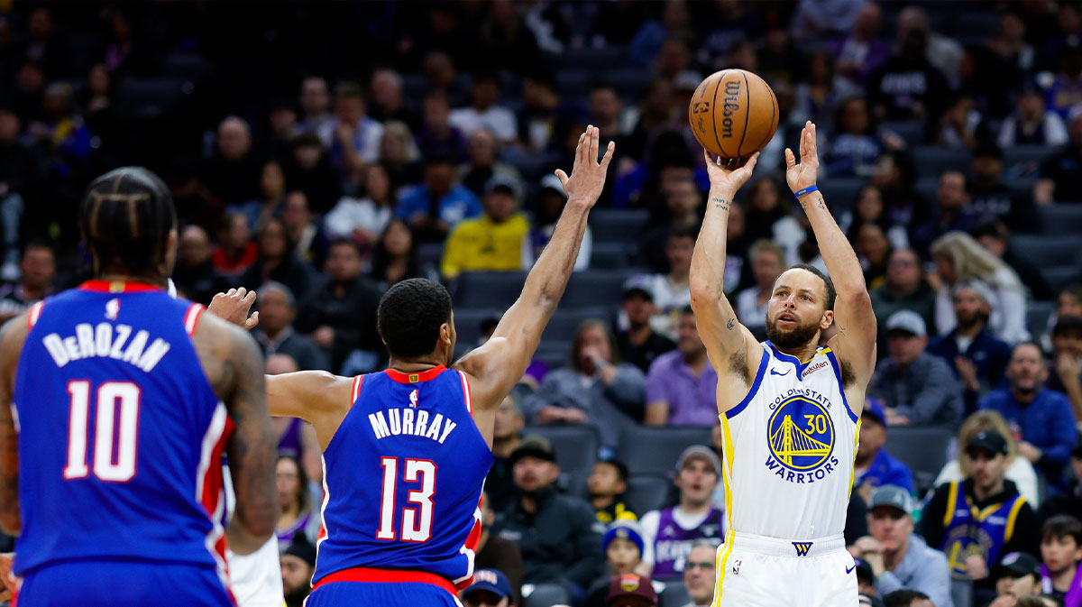 Golden State Warriors guard Stephen Curry (30) shoots the ball against Sacramento Kings forward Keegan Murray (13) during the third fourth quarter at Golden 1 Center.