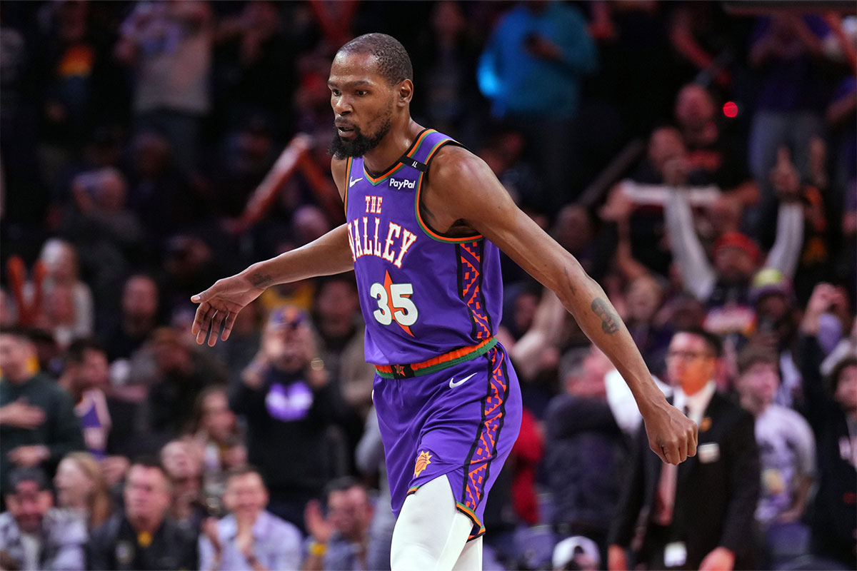 Suns forward Kevin Durant (35) reacts against the LA Clippers during the second half at PHX Center