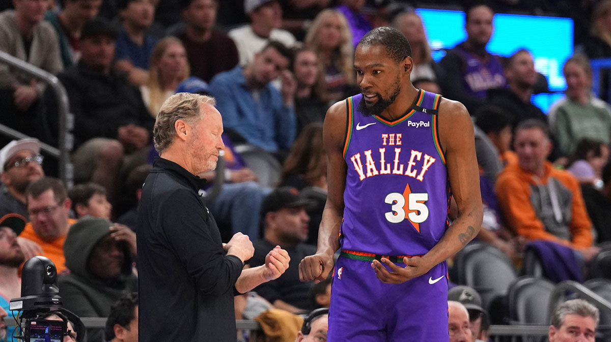 Suns head coach Mike Budenholzer talks with Phoenix Suns forward Kevin Durant (35) against the LA Clippers during the second half at PHX Center