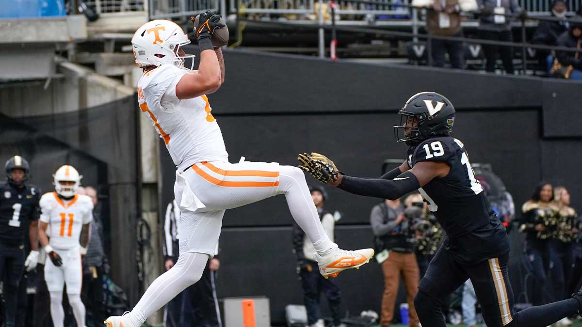 Tennessee tight end Miles Kitselman (87) catches a touchdown pass over Vanderbilt safety De'Rickey Wright (19) during the second quarter at FirstBank Stadium