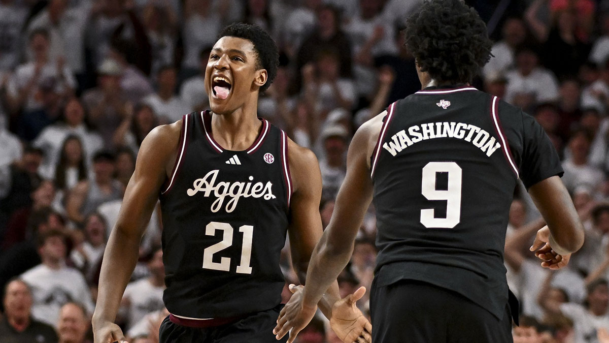 Texas A&M Aggies forward Pharrel Payne (21) rects during the second half against the Auburn Tigers at Reed Arena.