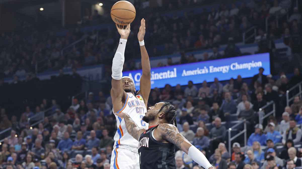 Thunder guard Shai Gilgeous-Alexander (2) shoots against the Houston Rockets during the first quarter at Paycom Center