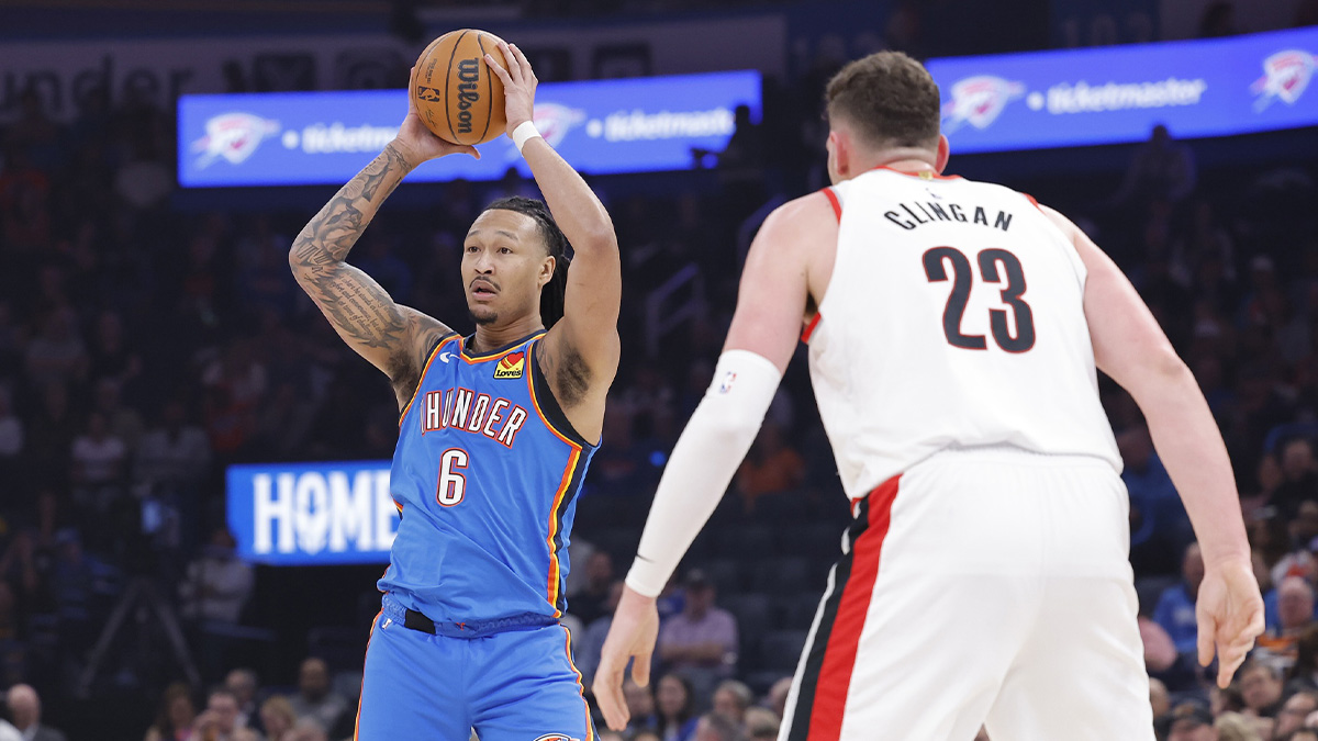 Thunder Prime Jailin Williams (6) Passes the ball in front of Portland Trail Blazers Center Donovan Clinlan (23) During the first quarter in the center of PaCom